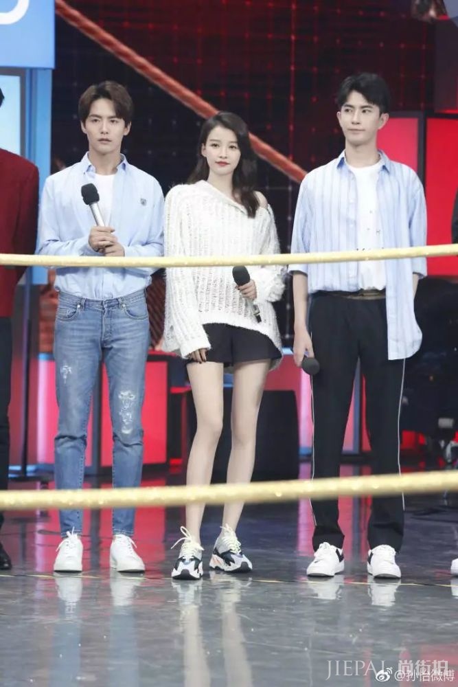 自带美白滤镜的时髦“怡”,去巴黎看秀也太甜了吧