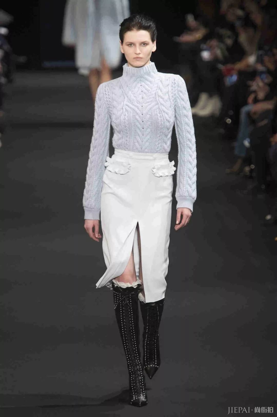 每个人都有一件高领毛衣,但你真的知道怎么穿更好吗?