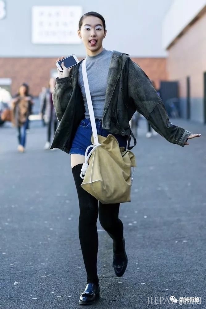 短外套配裙子也时髦!