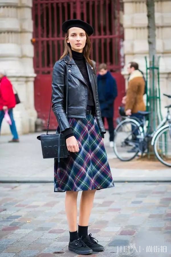 短款夹克怎么搭配好看 把这些显腿长的LOOK学起来