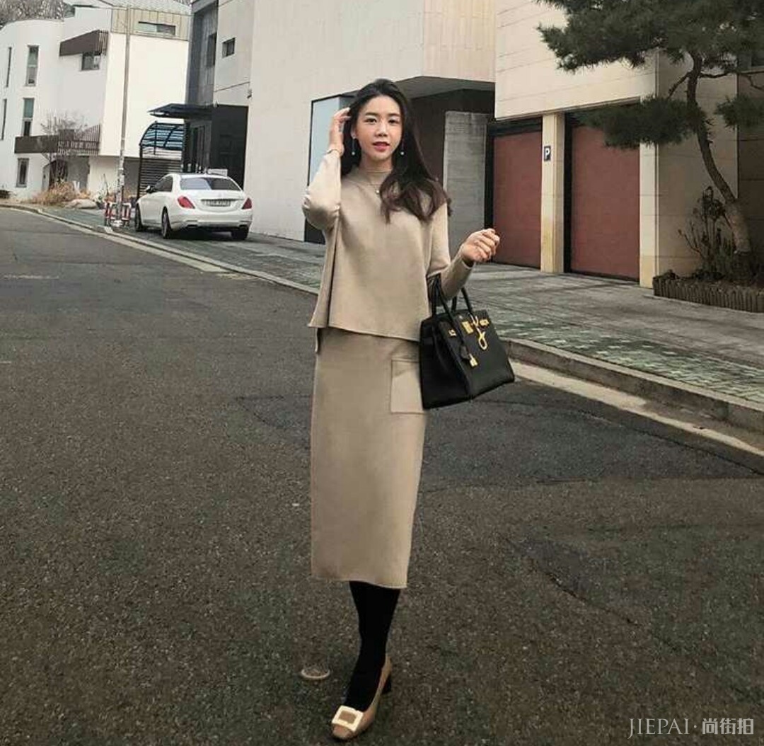 抓住秋天的尾巴，尽情享受短裙吧