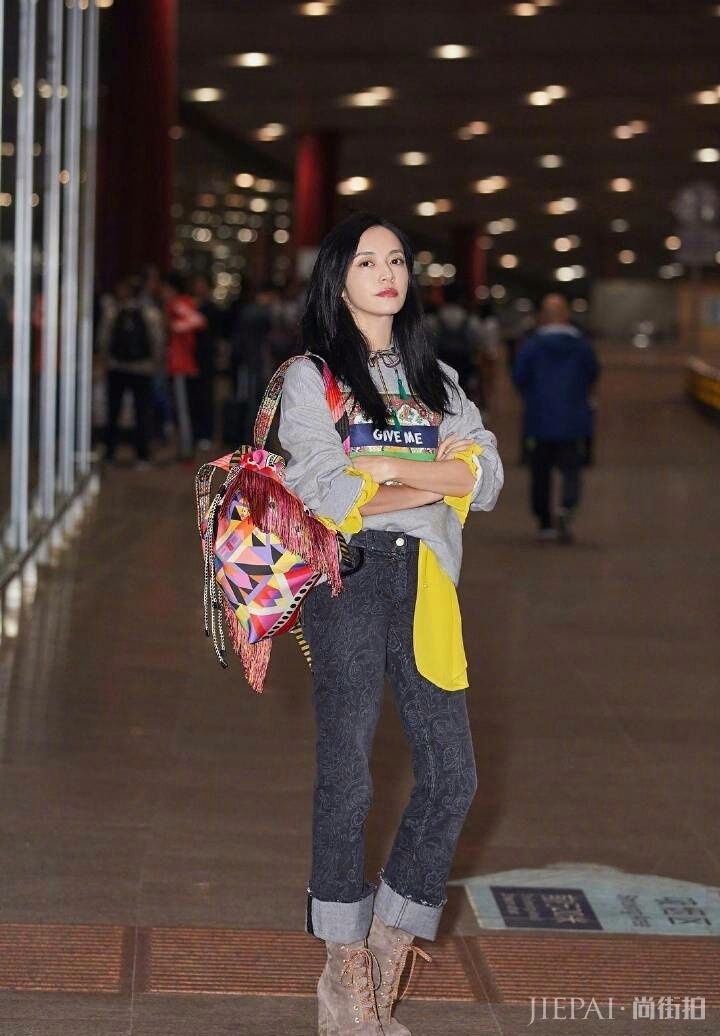 想不到姚晨居然这么会穿,一身“奶奶裙”都可以穿出高级感!