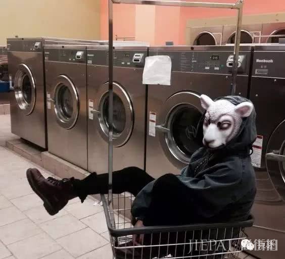 马丁靴这样穿 才能搭出存在感