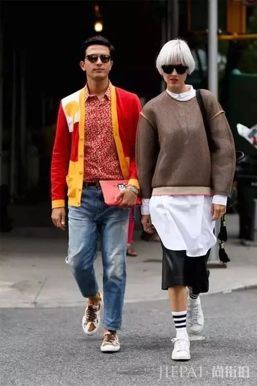 露脚踝过时了？穿运动鞋露袜子才是真时髦！