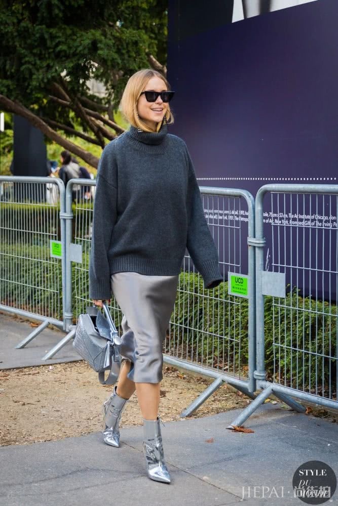 又到了穿毛衣的季节 配上一条半裙让你穿的更好看