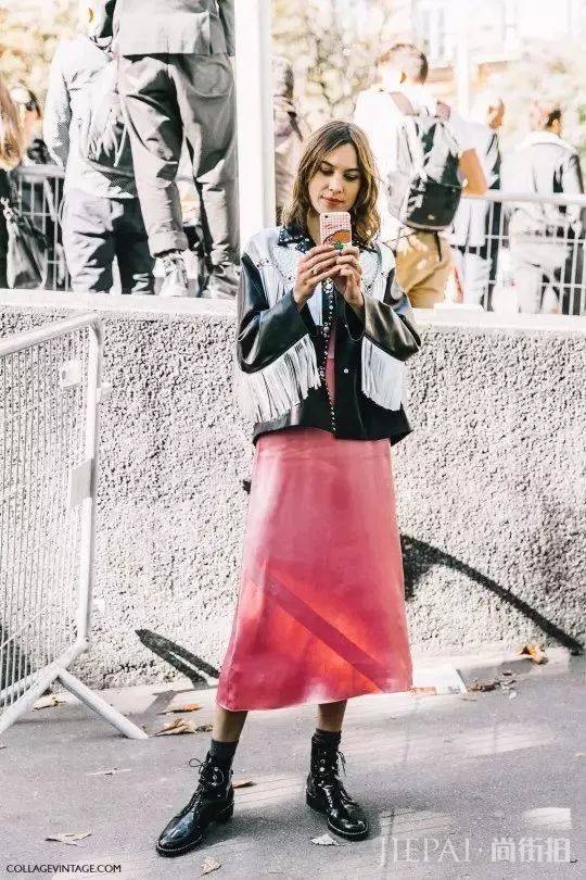 漆皮亮面 or 丝绒短靴，你更想剁手哪一款？