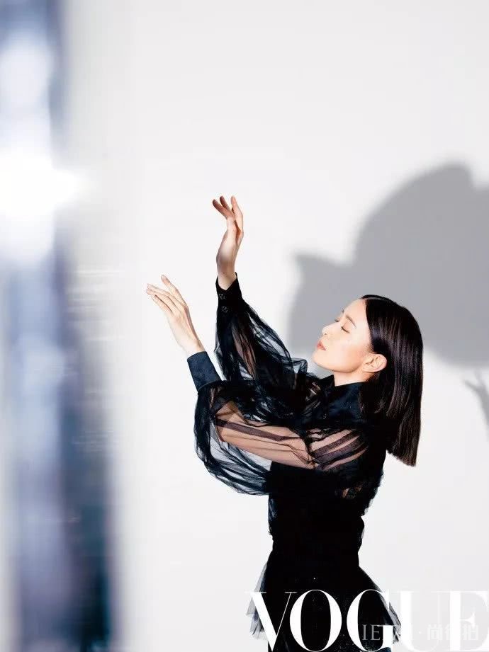 佘诗曼： 如果人生只是一条平线，我不爱的