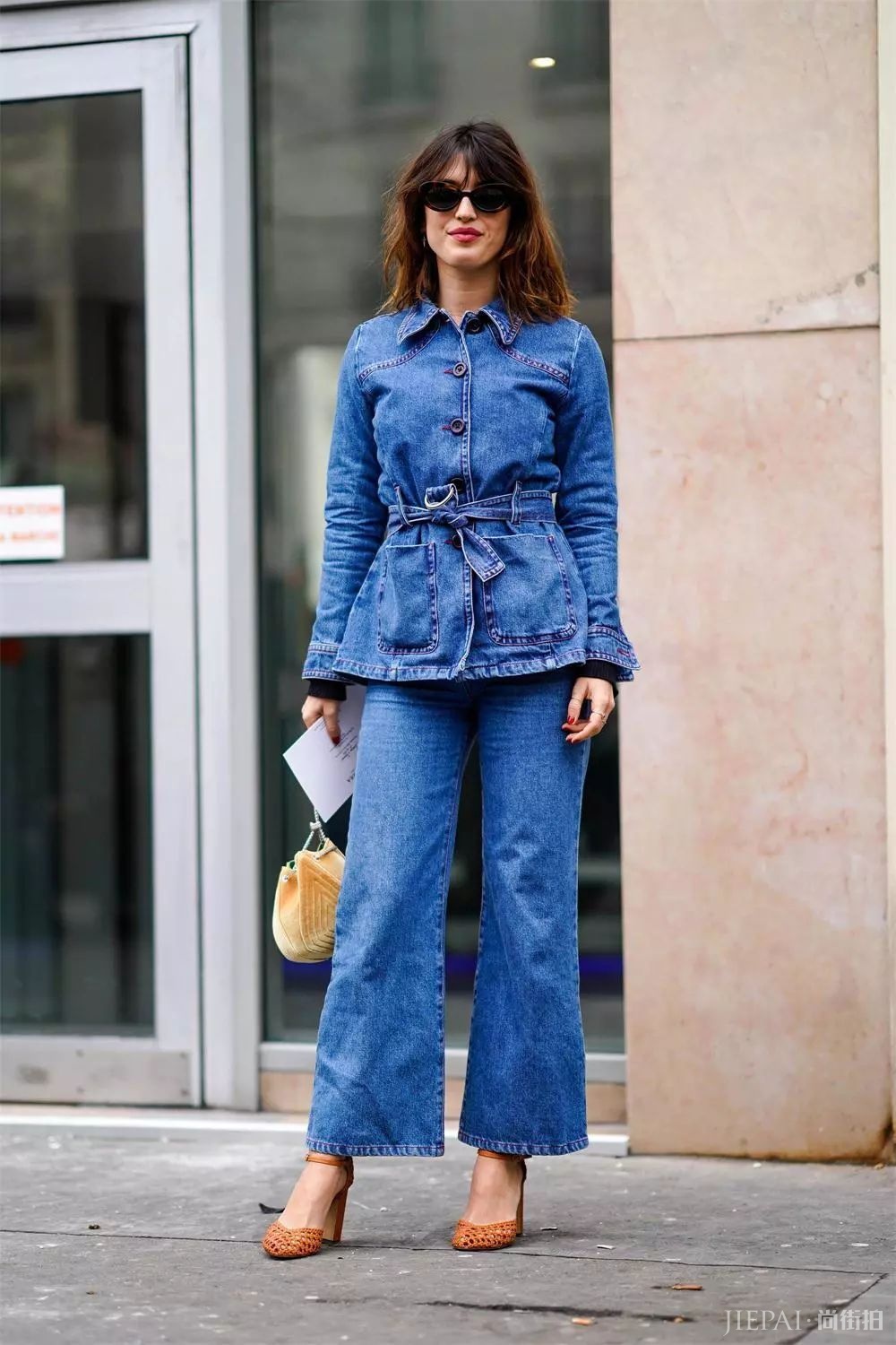 比阔腿裤更遮肉、比微喇牛仔更显瘦的微A牛仔裤,你值得拥有!