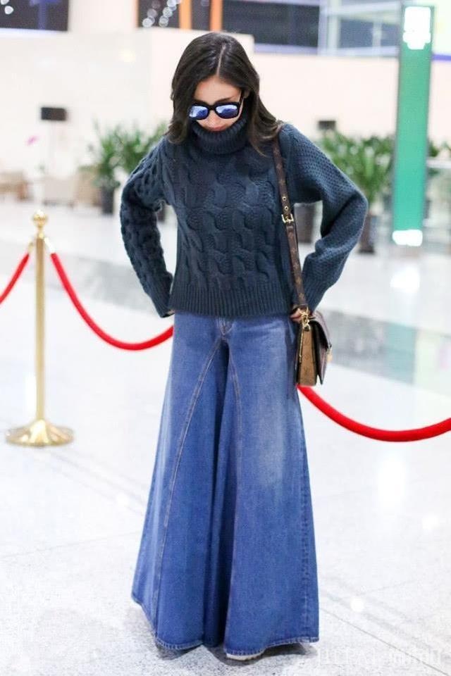 一件毛衣就让佟丽娅美成少女,这样的毛衣你喜爱吗?