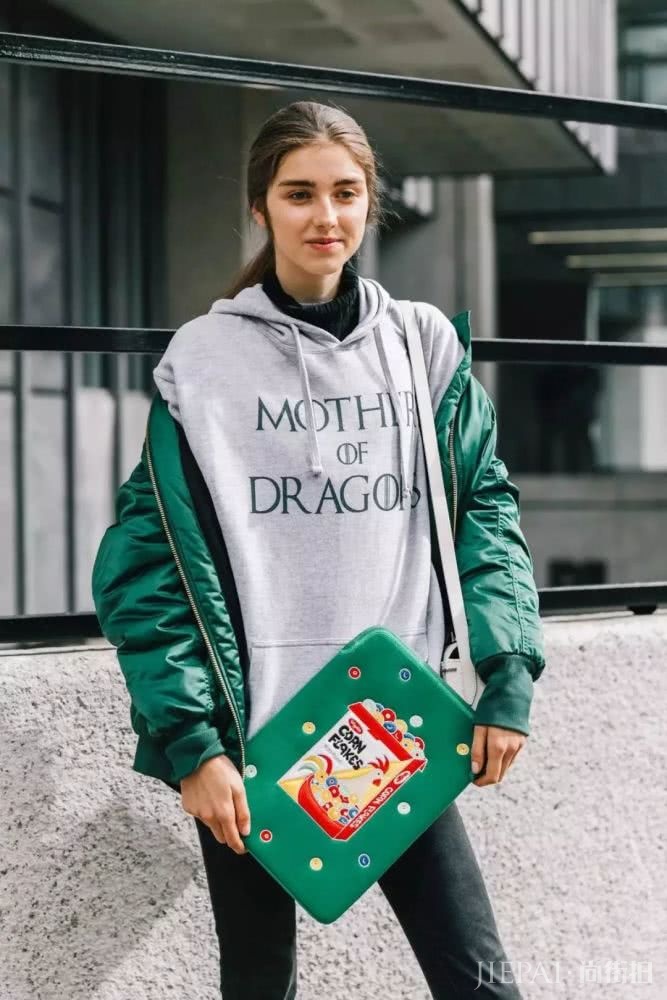 秋冬怎么内搭最好看,一定是看看这些街头潮人的穿搭示范吧