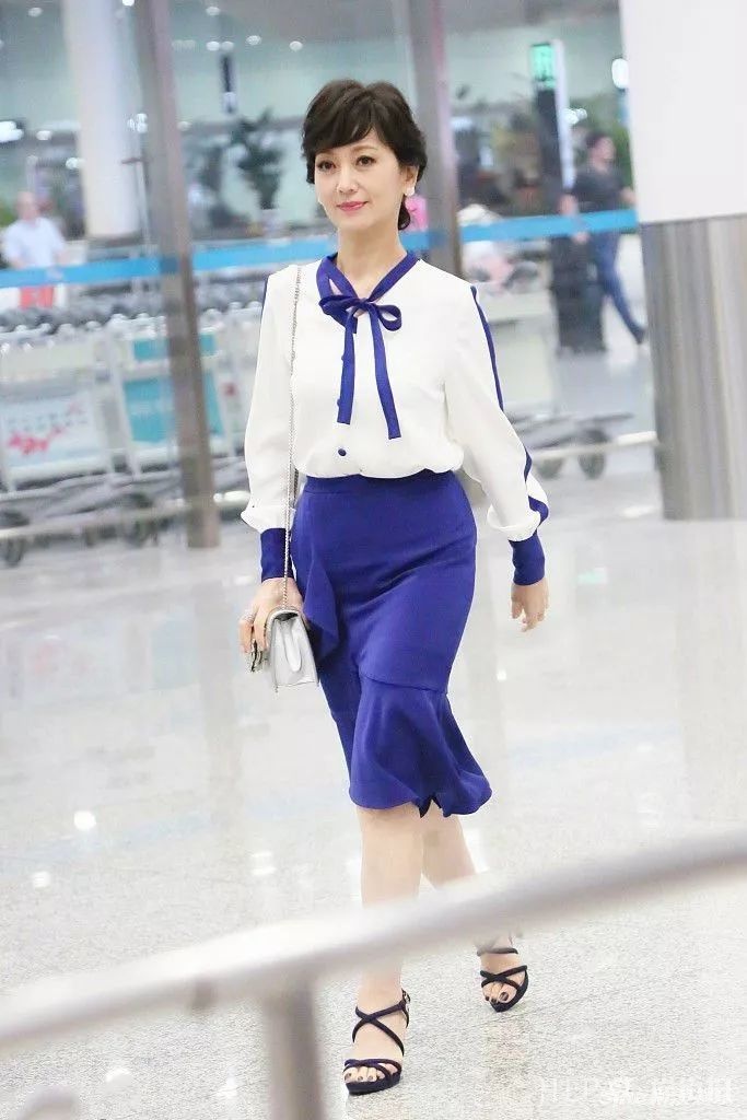 赵雅芝白礼服平淡无奇,一个转身惊艳全场!