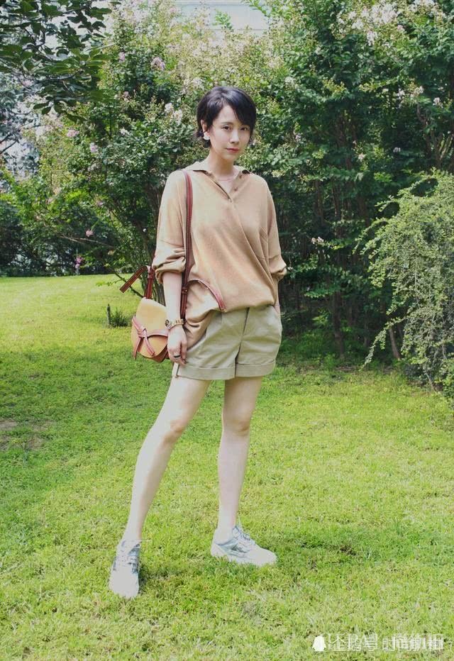 年近40海清穿针织衫 下搭热裤 性感美腿少女感爆棚