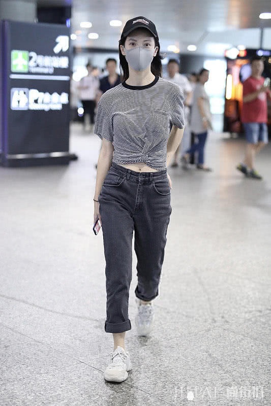 金晨长毛衣配牛仔搭配失误，腿粗MM千万别学她