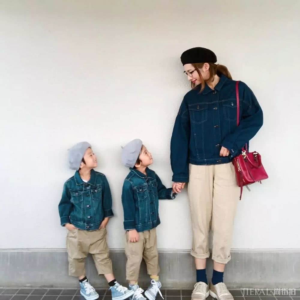 这位日本辣妈和双胞胎萌娃的亲子穿搭太有爱，引无数网友围观