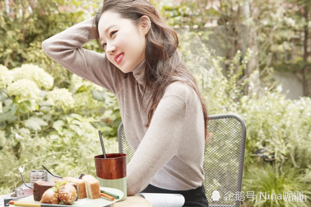 学孔孝真私服穿搭,一双vans配彩袜闯天下,30+女生穿搭示范