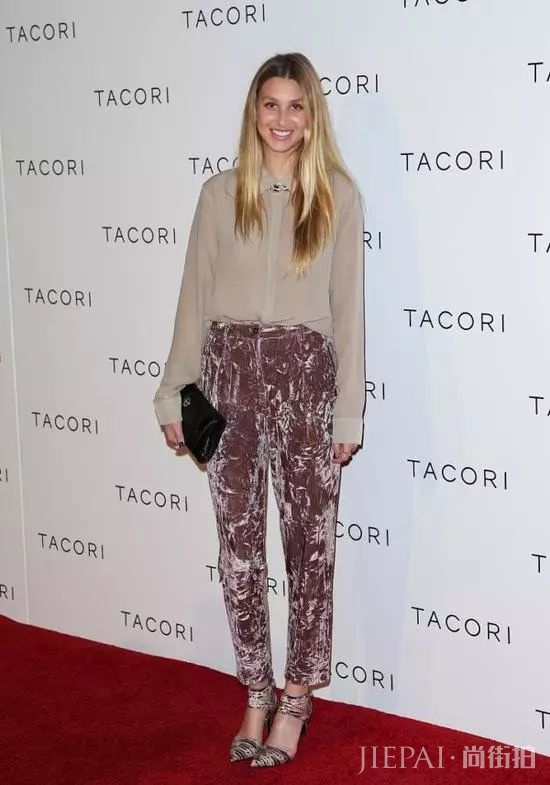 秋冬如何穿衣搭配技巧，丝绒裤能给你时髦和安全感