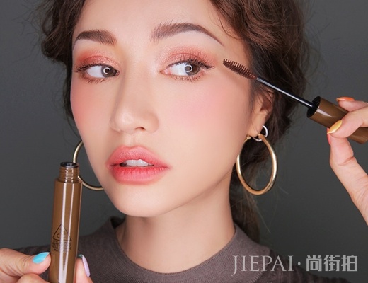 为了睡觉每天上班踩点出门 10分钟教你徒手搞定妆容