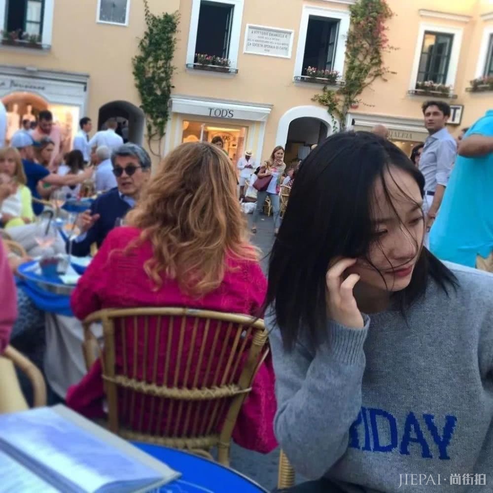 放弃卷发直发吧!今年这款“初恋”发型才是王道