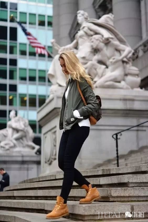 马丁靴这样穿 才能搭出存在感