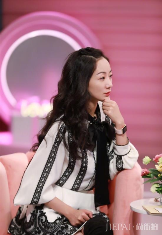 韩雪惊艳机场,私服出彩活动穿搭更是清新减龄!