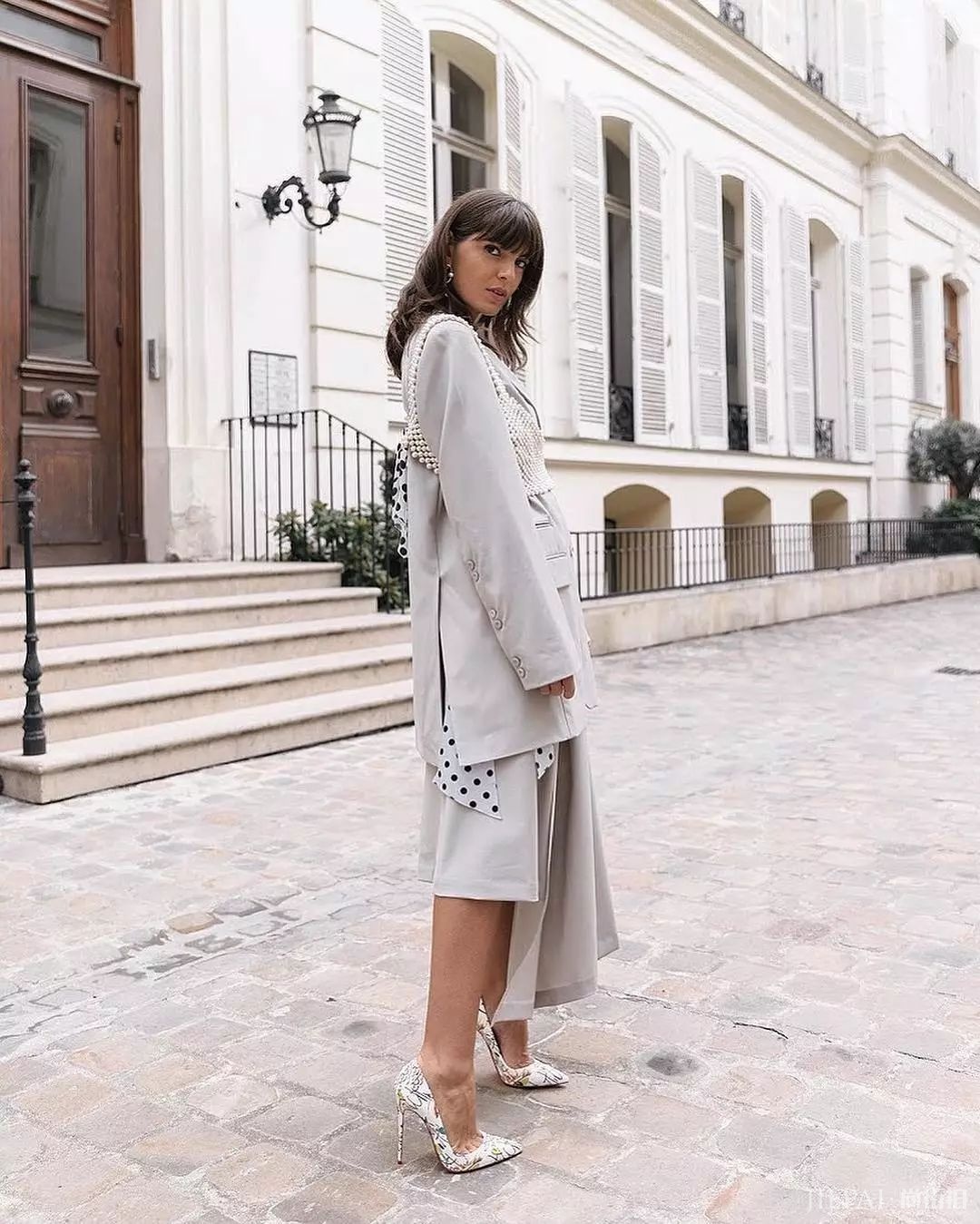 风衣+短裙！学会这几招搭配秋冬照样做腿精！！