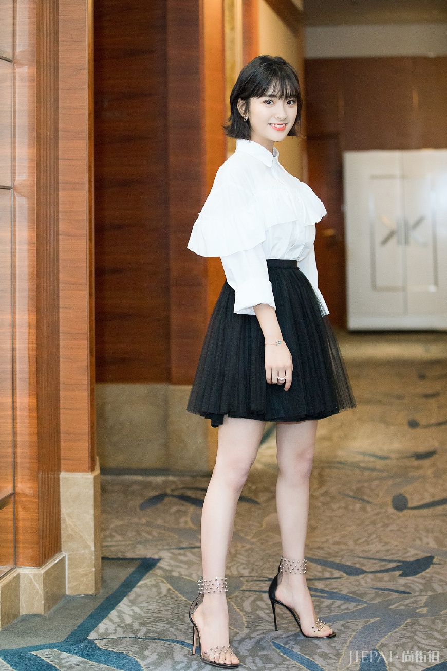 沈月剪了波波头，造型美出了新天际，秒变漫画少女