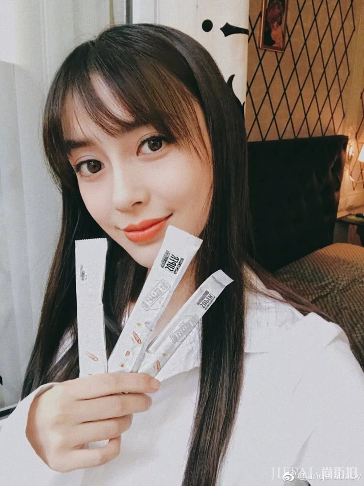 宋祖儿官宣剪刘海，少女发型太甜美啊