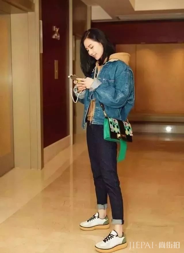 卫衣新穿法，你要这么穿也好看