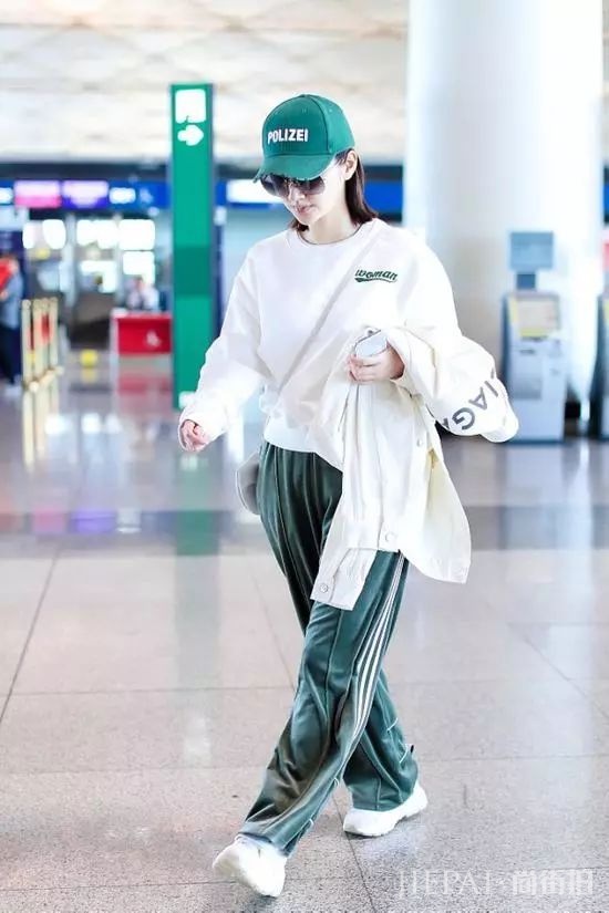 秋冬如何穿衣搭配技巧，丝绒裤能给你时髦和安全感