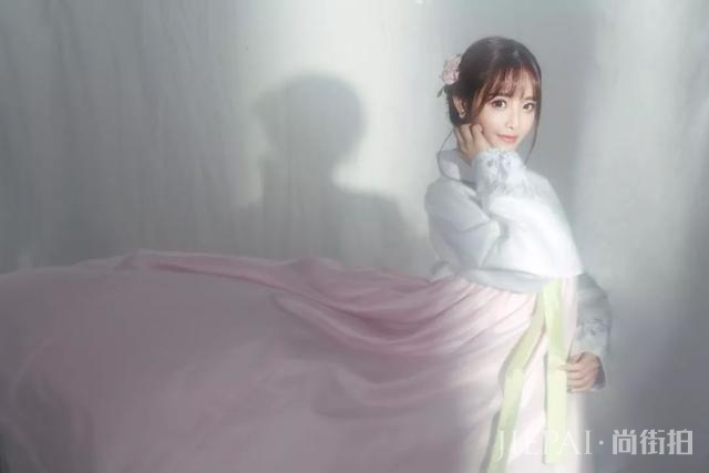 揭密杭州小甜甜, 抖音女神兔子牙的成长历程