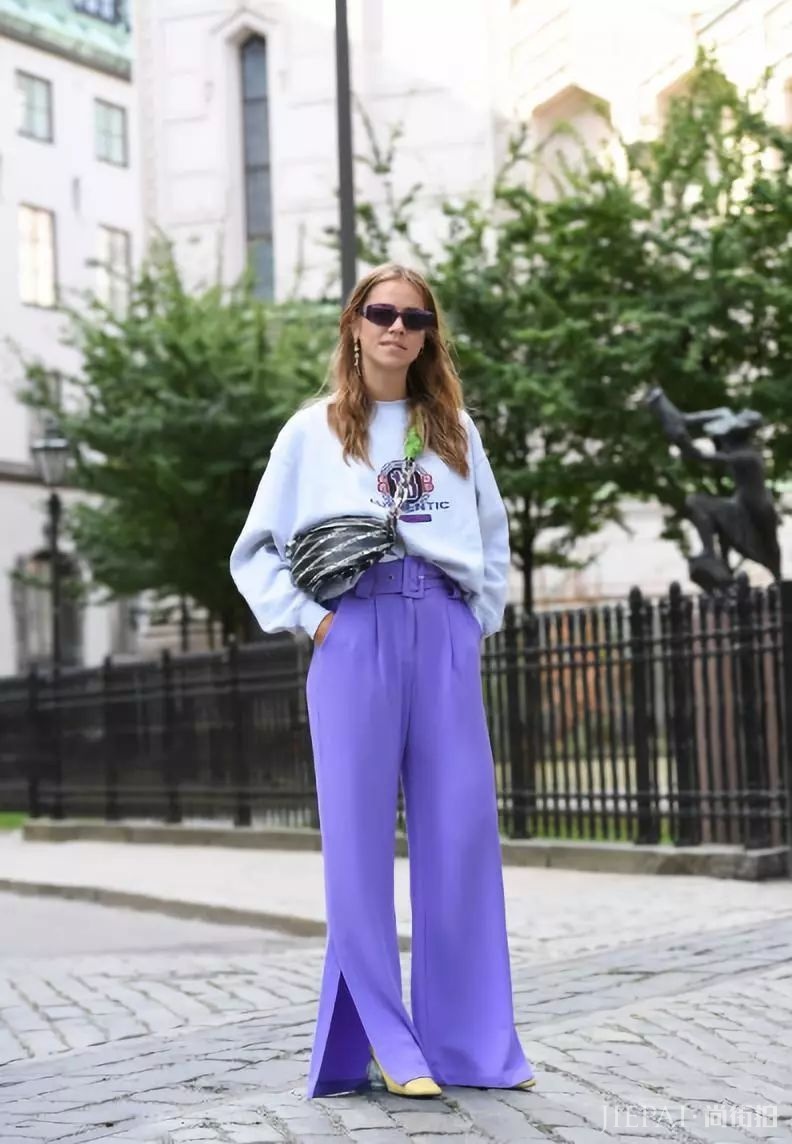 今年冬天流行卫衣+半裙穿火了,这身搭配满分