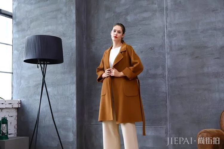 天气越来越冷了!秋冬这样穿才能穿出好气色