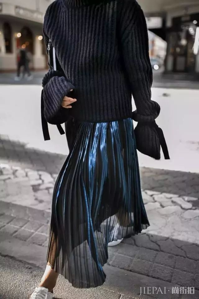 街头潮人告诉你 秋冬季度穿这6条裙子,美过一整年