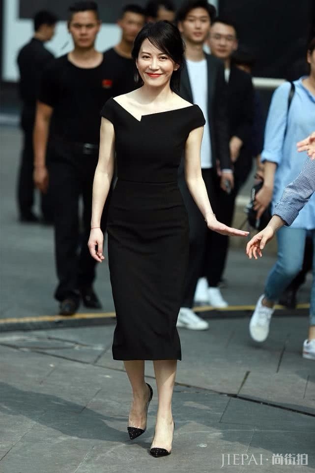 俞飞鸿简单黑白色就穿出了高级感,气质别人模仿不来