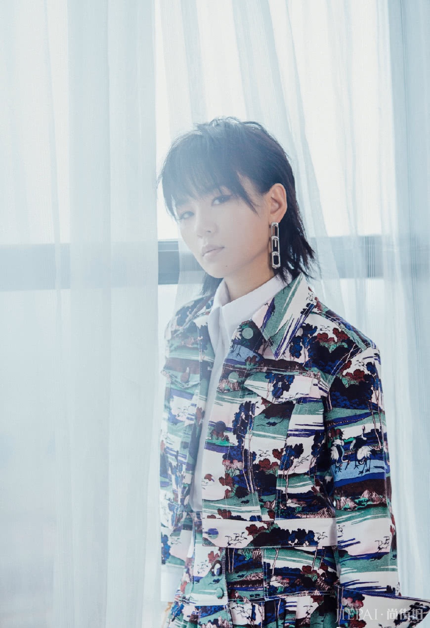 周笔畅新造型曝光,少女感十足,告别以前土土的造型