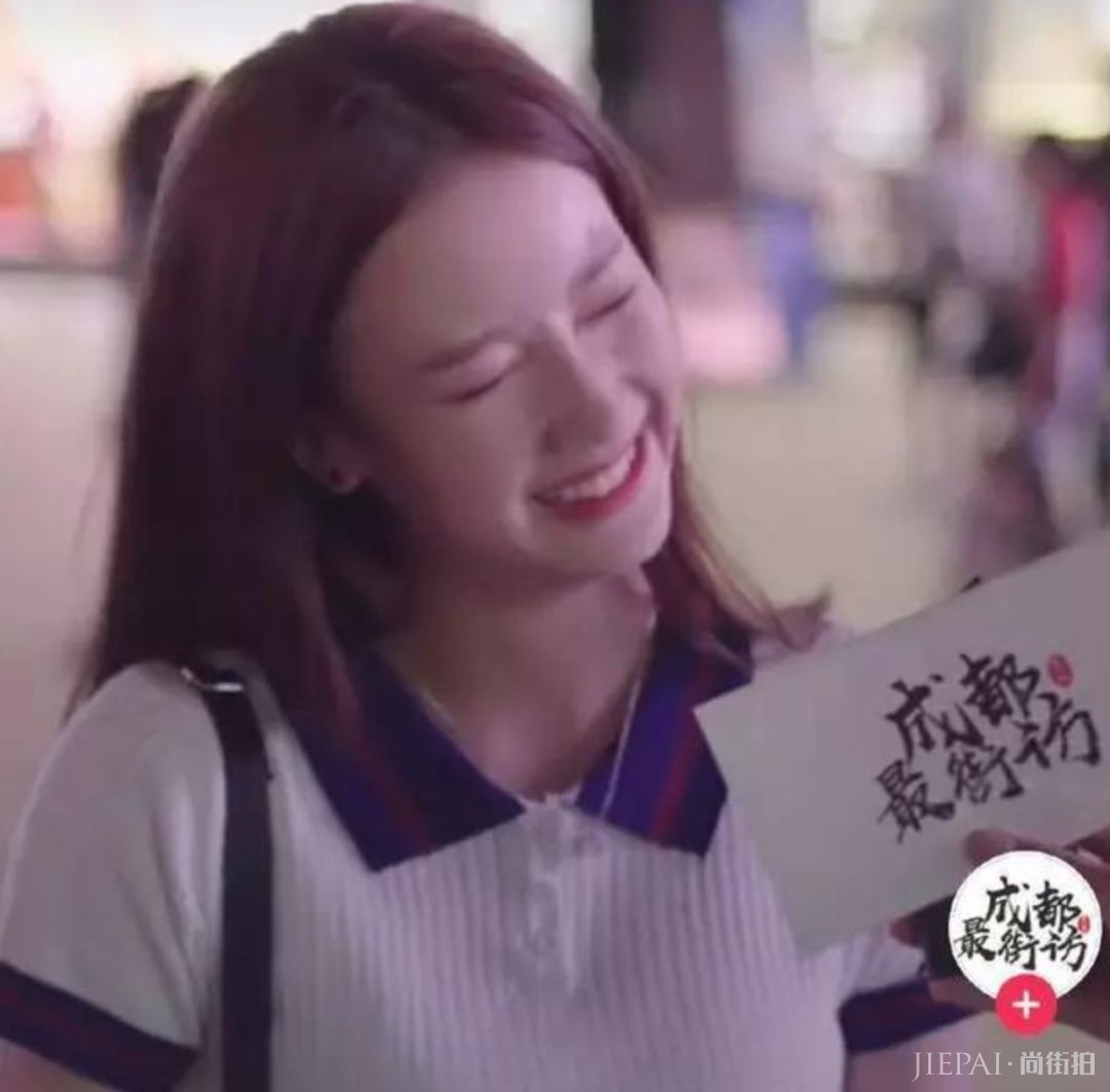 抖音一夜爆火的成都小甜甜原来是名副其实的拜金女啊！