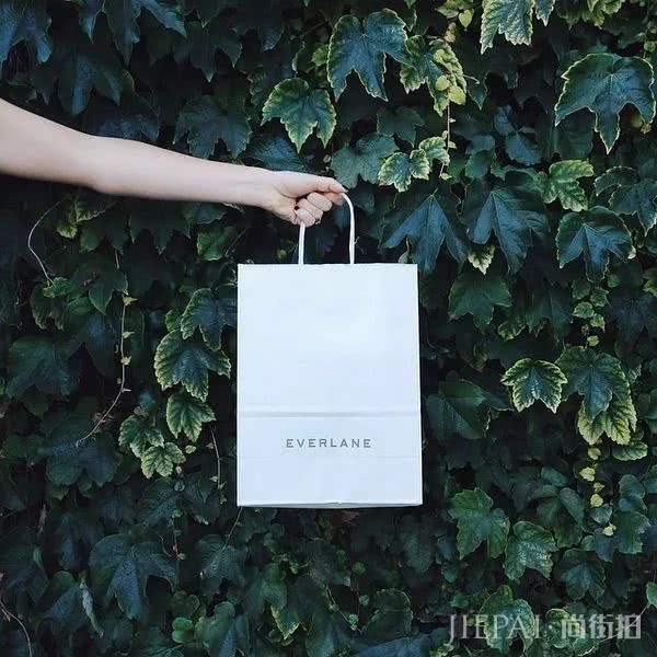 可以穿10年的高级经典款,让你的初秋衣橱脱胎换骨!