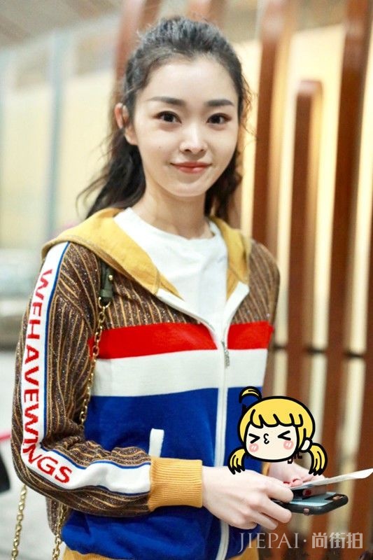 28岁宋轶挑战奶奶装，居然搭出了清纯少女感，这气质绝了