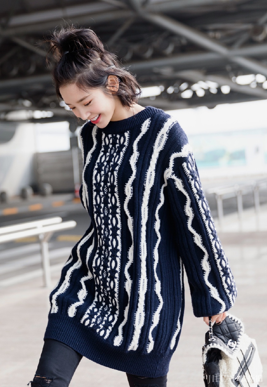 学唐艺昕秋冬这样穿衣打扮变的美美的