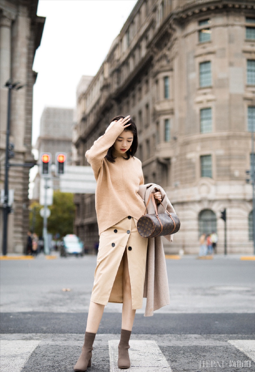 大衣搭配短裙,让你分分钟迷倒男同事,适合上班族的穿搭