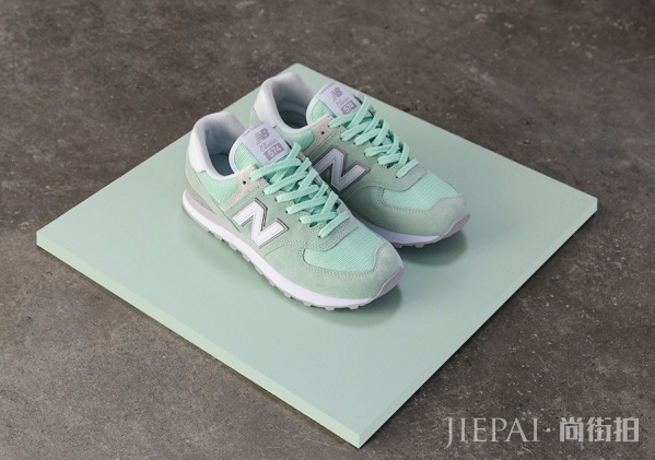 New Balance 为 574 经典鞋款穿上少女糖衣