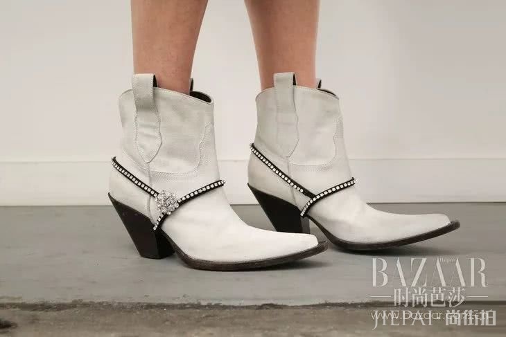 穿短靴会矮半截?来看看这6款新季大热时髦说明书