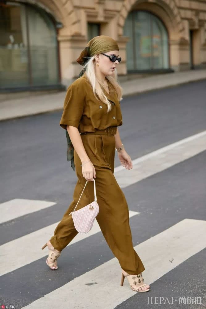 论丝巾绑头发上的正确方法,绑错了会让你显老气