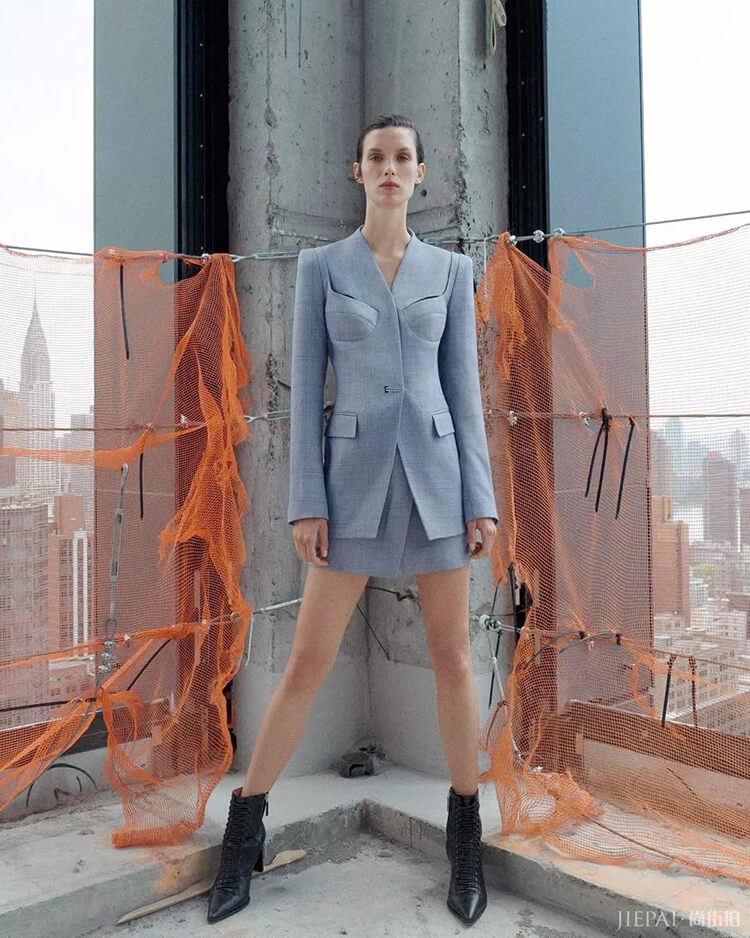 西装穿法有很多,来看看今年最潮的搭配手法吧。穿出最好看的你!!!