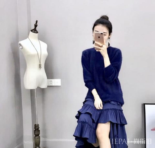 有种女装:叫“毛衣套装裙”,实在太漂亮了,美的不可芳物