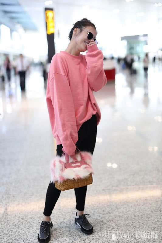 一件1000块的卫衣,马思纯居然穿成“五大三粗”