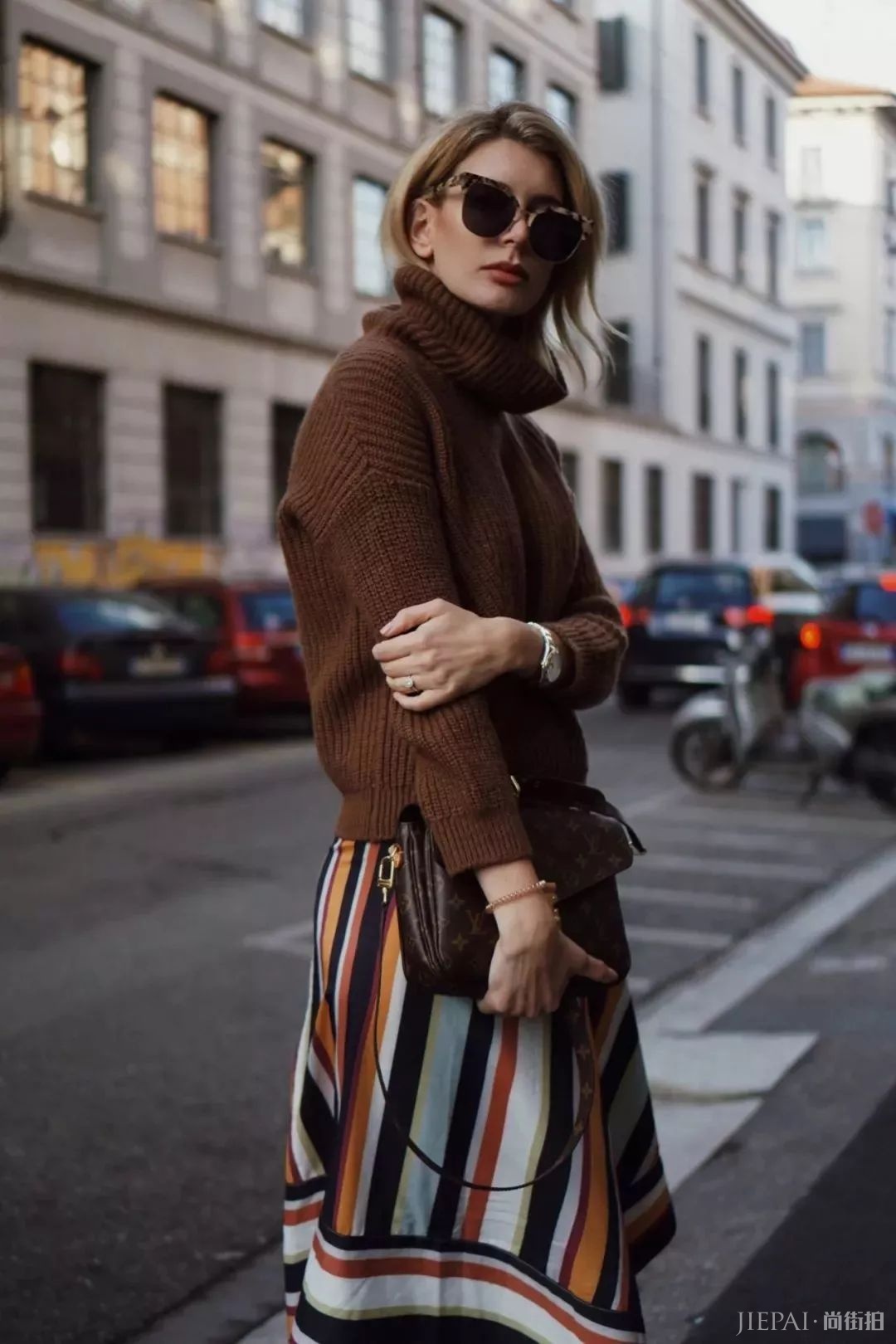 毛衣+半裙，毛衣+阔腿裤…保暖又时髦，从秋穿到冬的搭配！