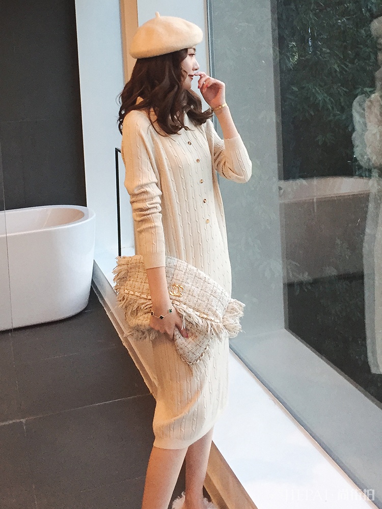 温婉优雅的针织连衣裙，穿上超显小女人味哦！