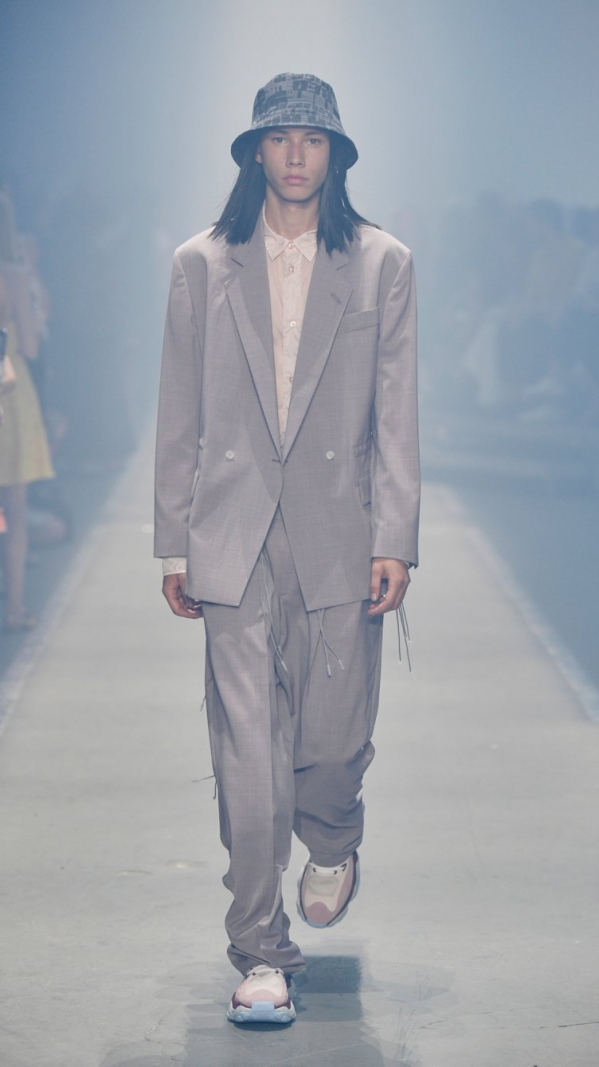 HUGO 2019柏林春夏时装秀 享乐主义的狂欢