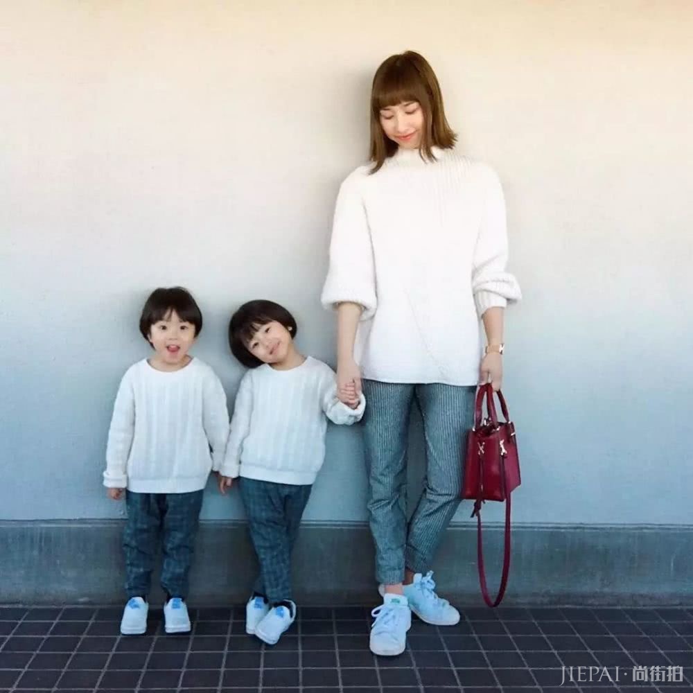 这位日本辣妈和双胞胎萌娃的亲子穿搭太有爱，引无数网友围观